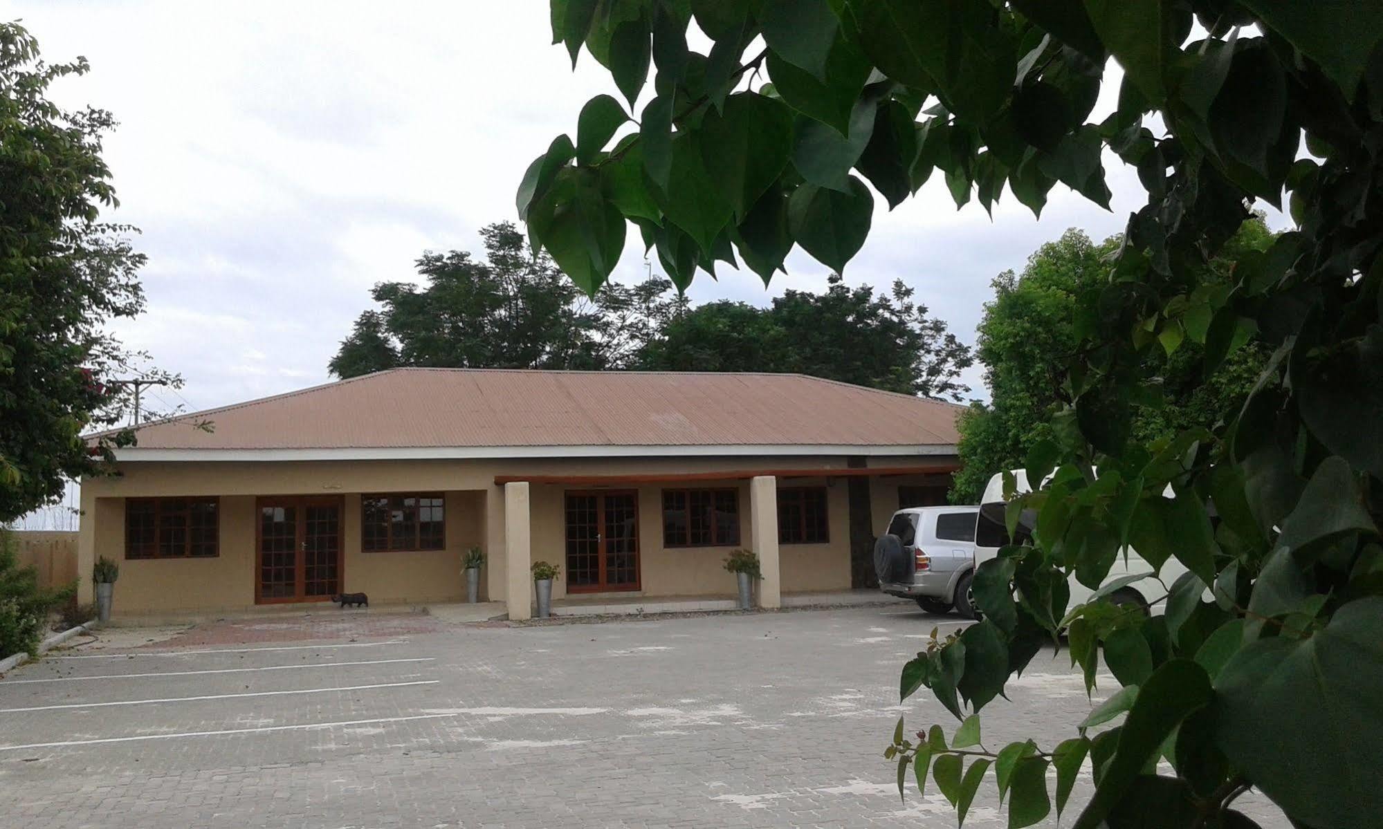 Larissa Hotel Maun Dış mekan fotoğraf