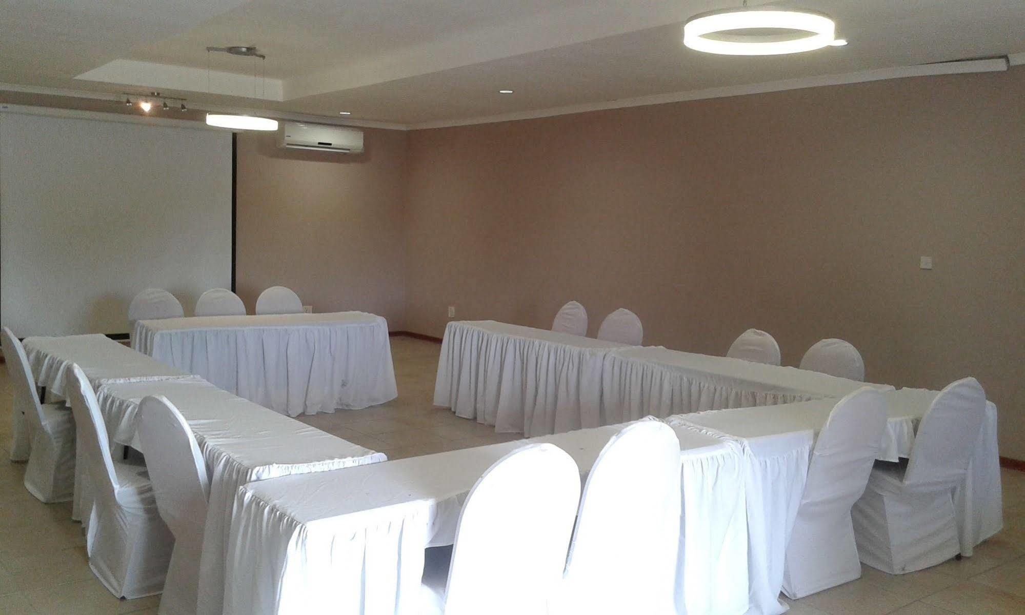 Larissa Hotel Maun Dış mekan fotoğraf
